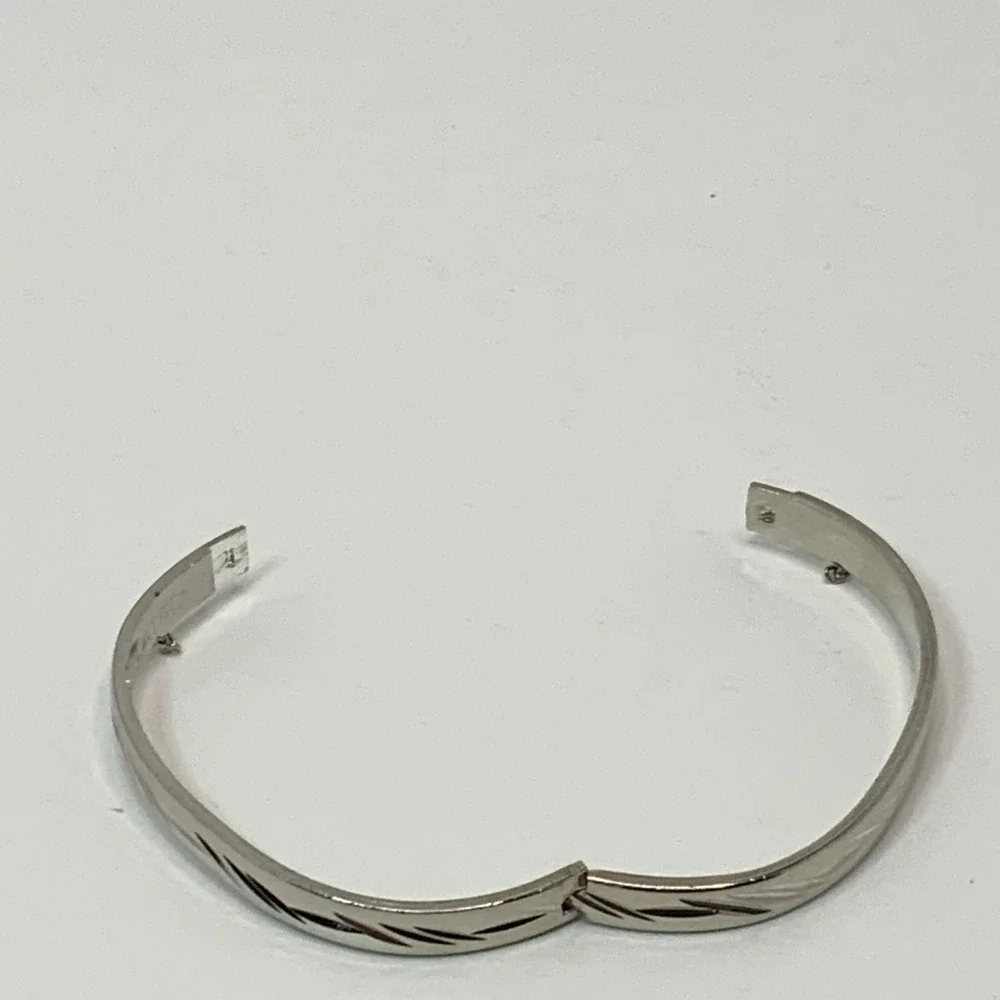 Vintage‎ Etched Silver Plated Hinged Bangle Bracelet (No Safety Chain)
